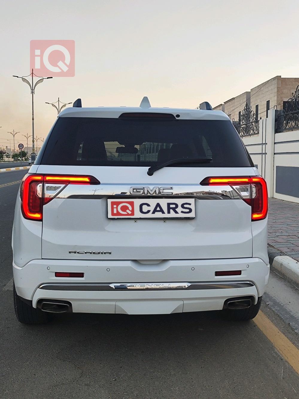 GMC Acadia